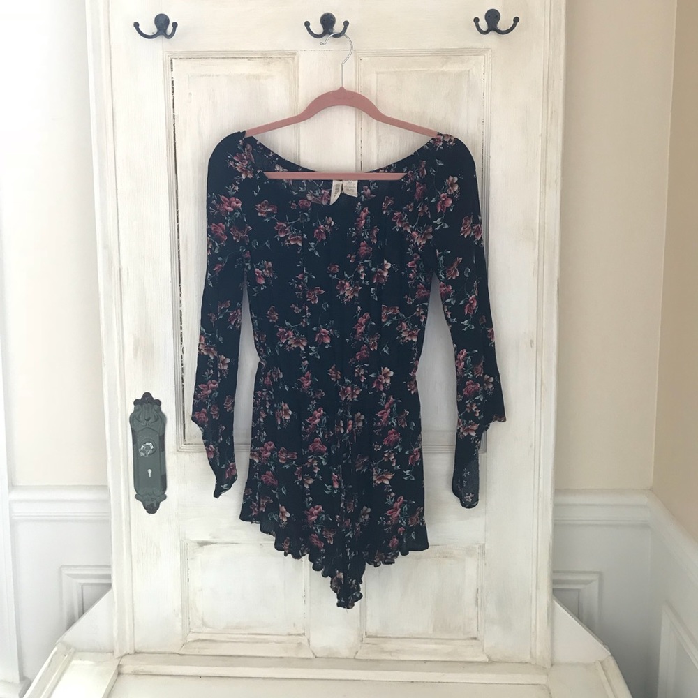 Boho Black floral romper 🌻